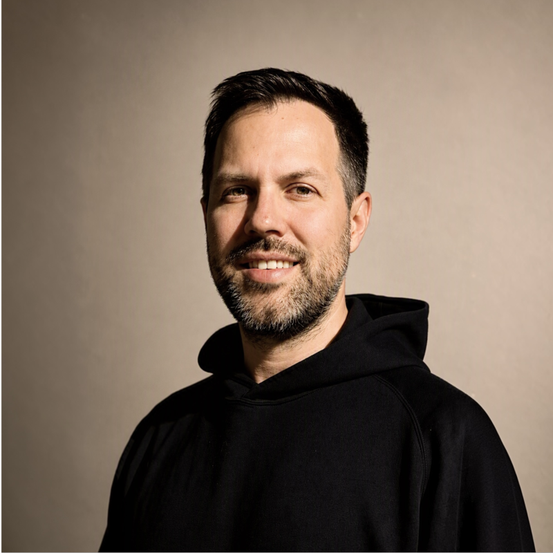 Portrait of Peter Izsak